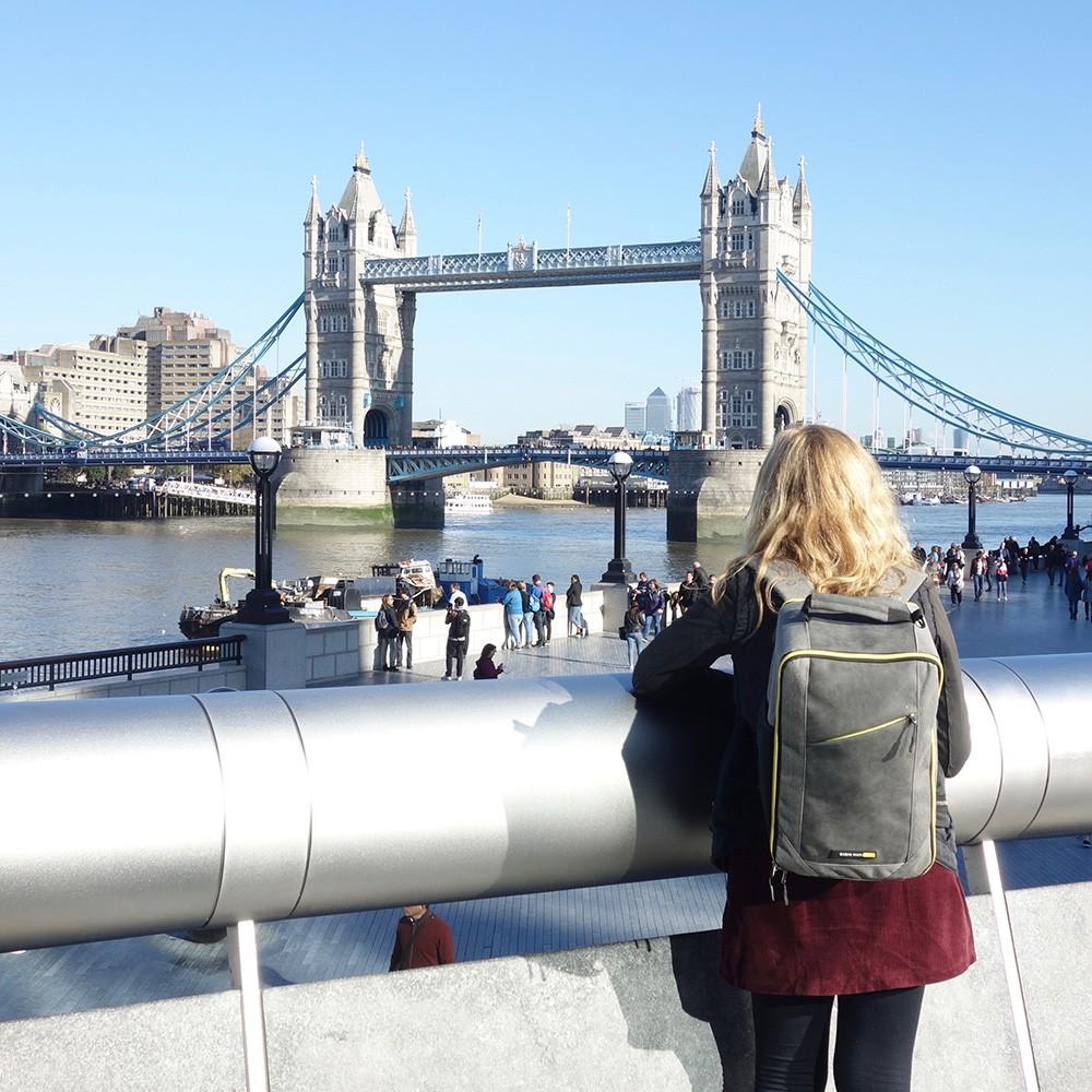 No Tag! Cabin Max Manhattan 20L Stowaway 16x10x8" (40x25x20cm) Underseat Backpack (Grey Red)